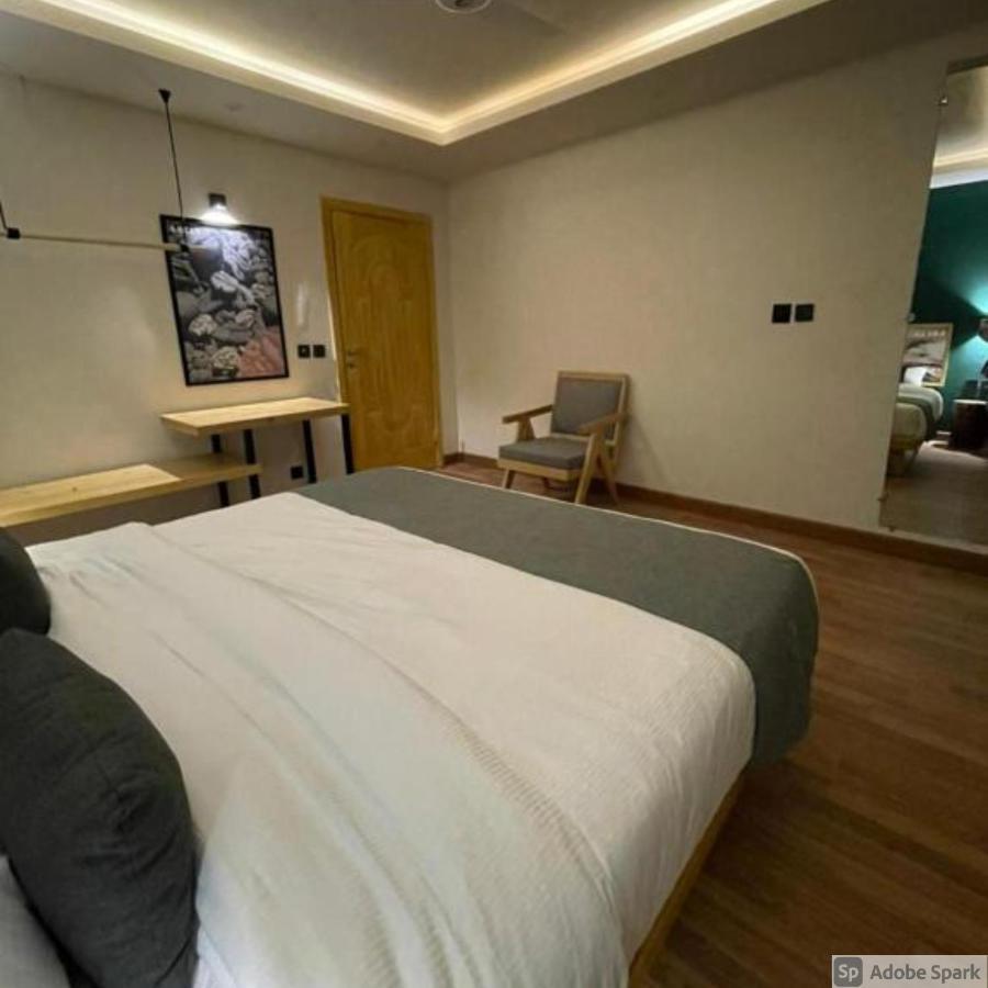 Eat And Read Hotel Скарду Экстерьер фото