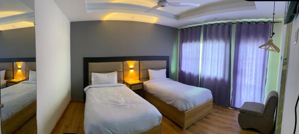 Eat And Read Hotel Скарду Экстерьер фото